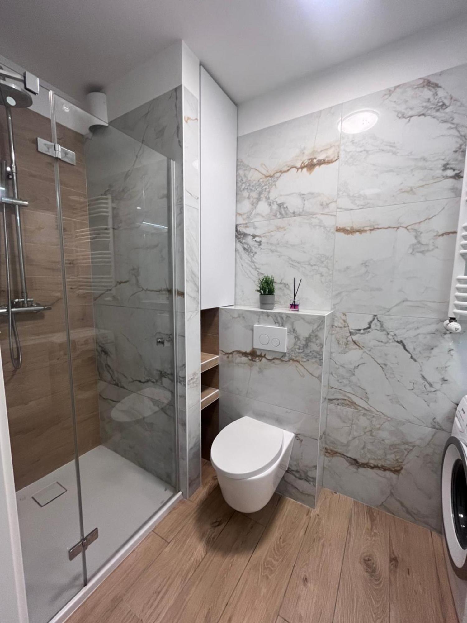 Zlote Apartamenty 36 Legnica Bagian luar foto